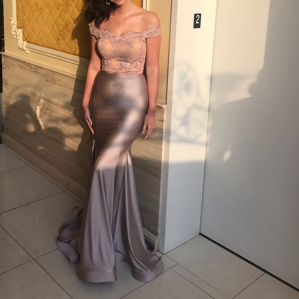 ELEGANT SILK AND LACE GOWN